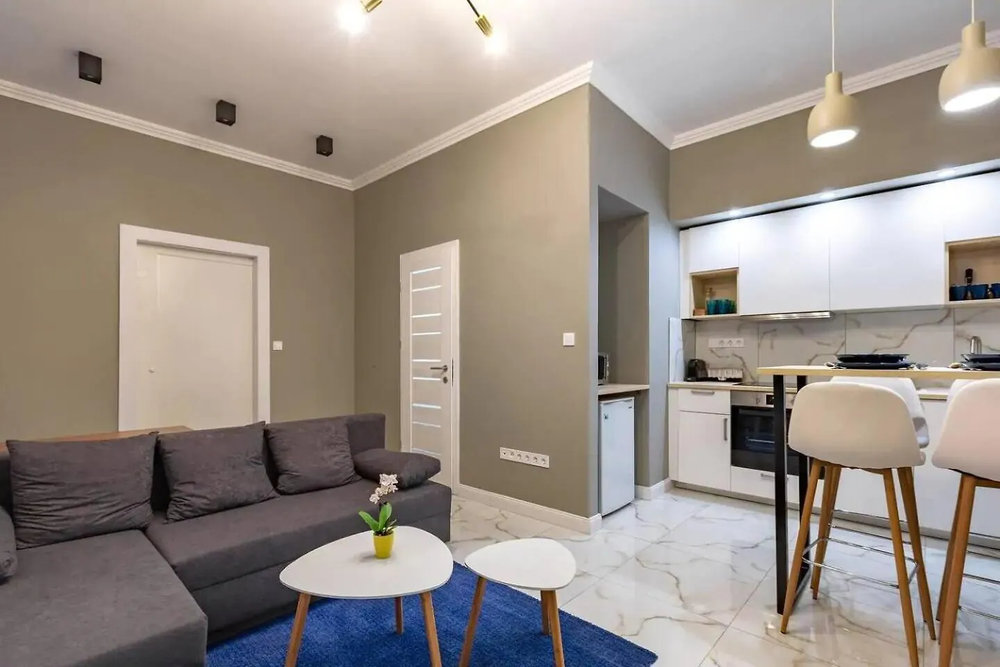 Luxurious Apartment In The Heart Of Budapest contacts