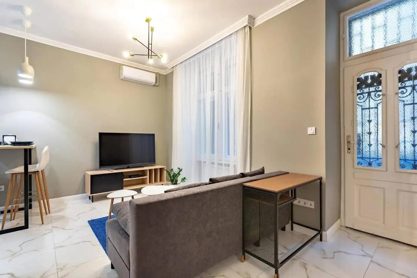 Luxurious Apartment In The Heart Of Budapest